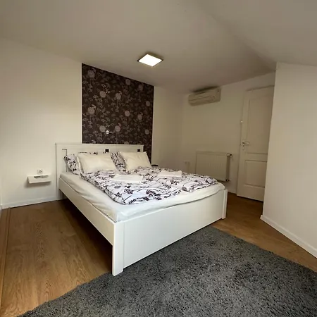 Centroom Apartment *