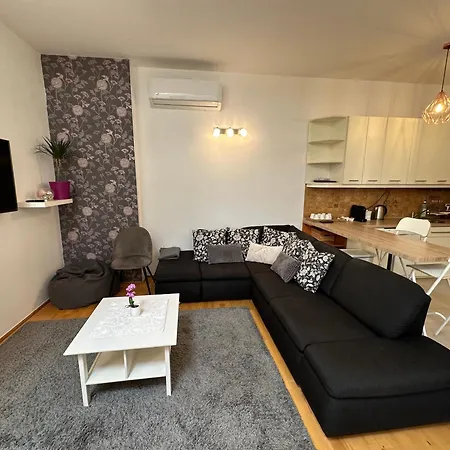 Centroom Apartment