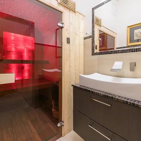 Eye Presidential With Jacuzzi & Sauna * Budapest