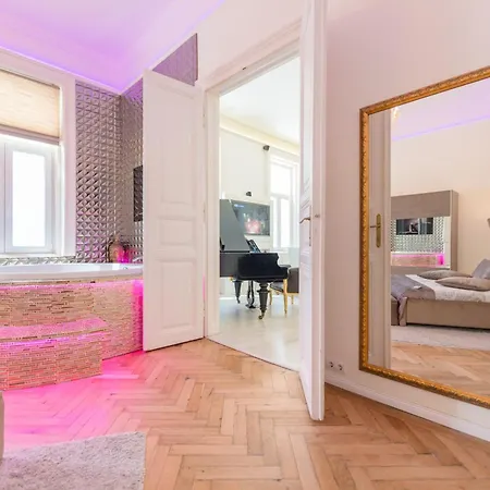 Eye Presidential With Jacuzzi & Sauna Apartment