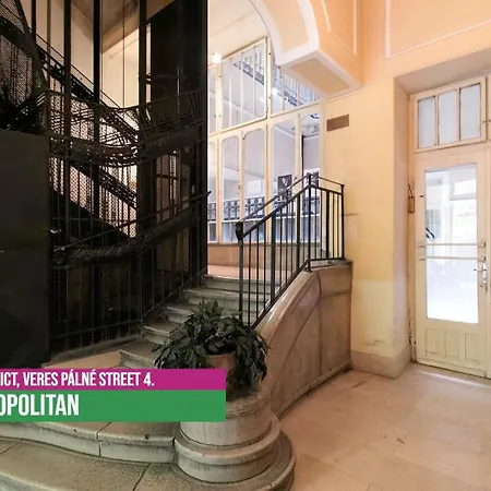 Little Americas Downtown Apartment