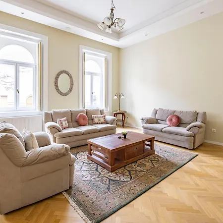 Graceful & Cozy Dream Next To The Opera House Apartmán