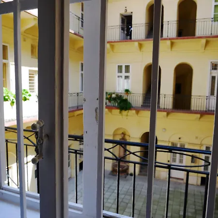 Dorotea - Cosy In The Heart Of Lägenhet Budapest