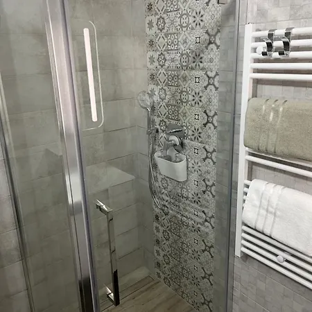 Ildiko's 2 Bedroom Cosy * Budapest