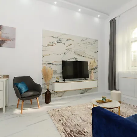 White & Gold Apartmán