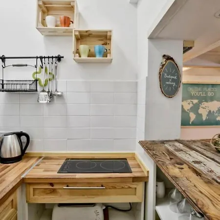 Charming With Bistro Kitchen Apartment *