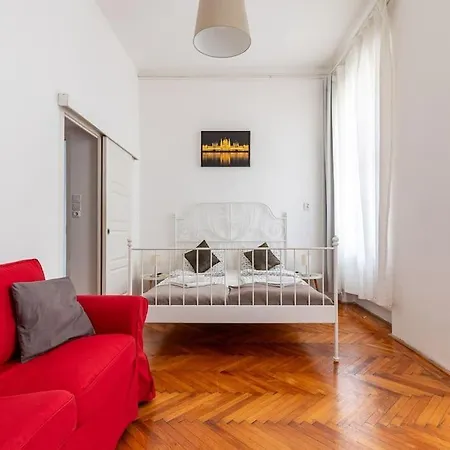 Apartment Peace Oasis In The Pulsing Budapest