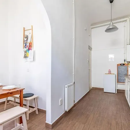 Peace Oasis In The Pulsing Apartment