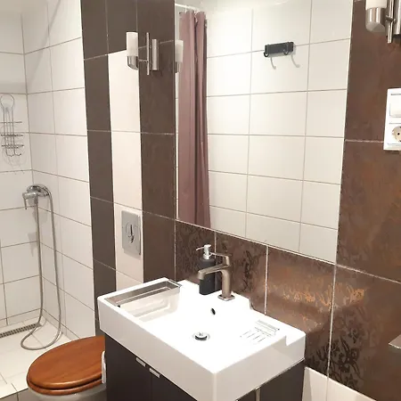 Lovely Secret Astoria Apartment *