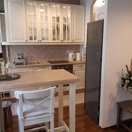 Lovely Secret Astoria Apartment *