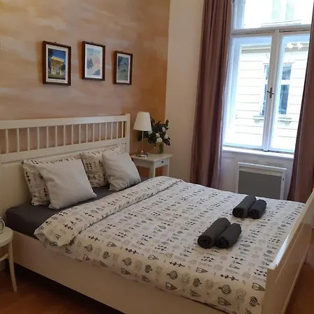 Lovely Secret Astoria Apartment Budapest