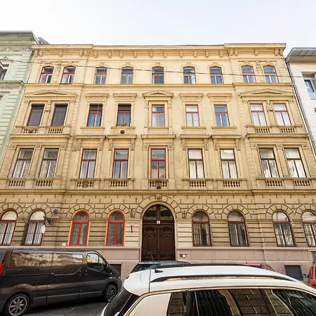Red Romance Apartment Budapest