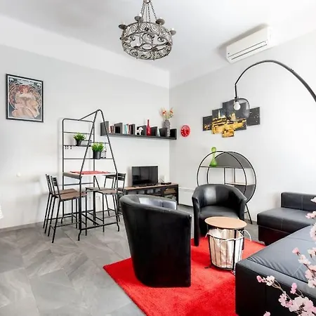 Kz10e Paola On Kazinczy Utca Budapest