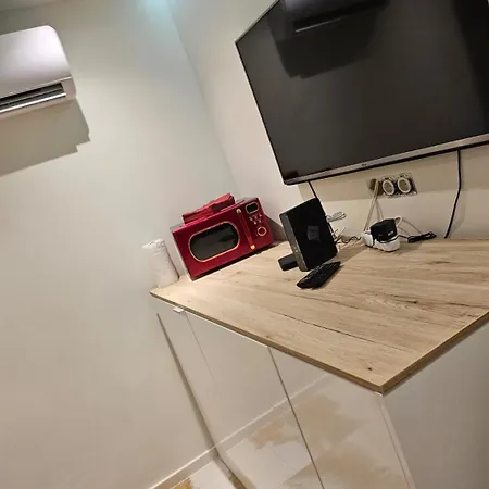 Roland Downtown- Parliament Apartment *