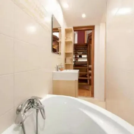 Secluded Mezzanine Near Astoria Apartment Budapest