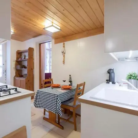 Secluded Mezzanine Near Astoria Apartment *