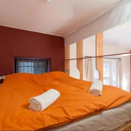 Secluded Mezzanine Near Astoria Apartment