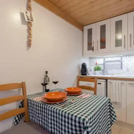 Secluded Mezzanine Near Astoria Apartment *