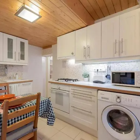 Apartment Secluded Mezzanine Near Astoria