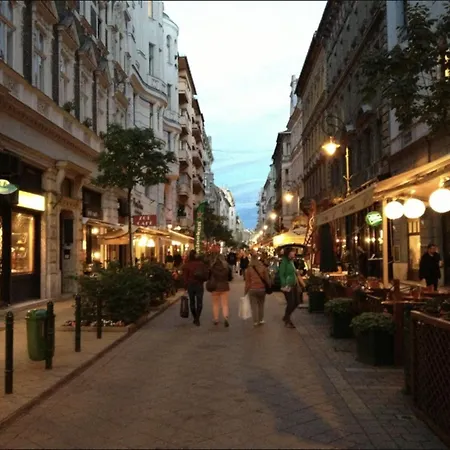 Cecile's Central, Gastro Str, Wifi, 2 Bed And 2 Bathrooms Apartament *