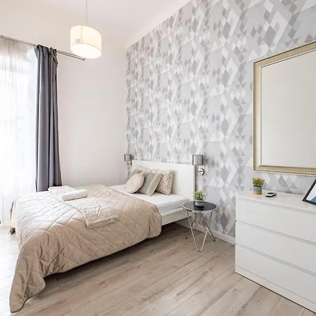 Apartment Deluxe Grand W/ 5 Bedrms