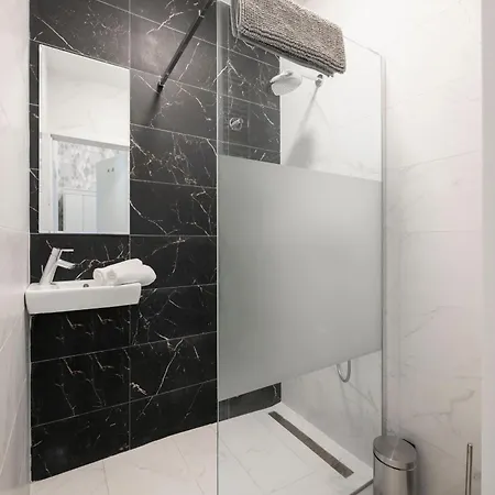 Apartment Deluxe Grand W/ 5 Bedrms