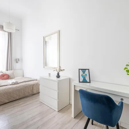 Apartment Deluxe Grand W/ 5 Bedrms *