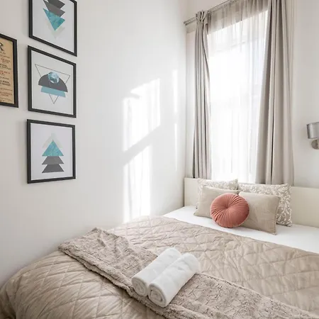 Apartment Deluxe Grand W/ 5 Bedrms Budapest