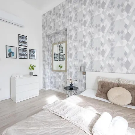 Deluxe Grand W/ 5 Bedrms * Budapest