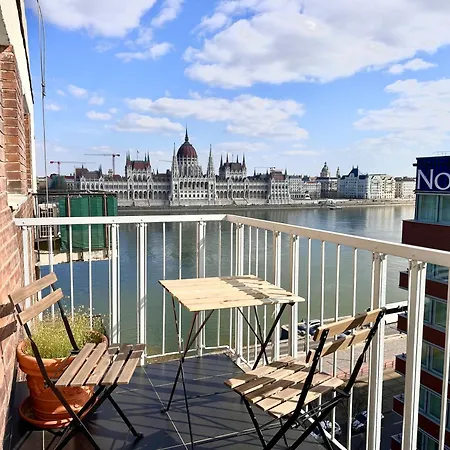 Riverside Luxury Panorama - Smarttv, Fastwifi Apartment *