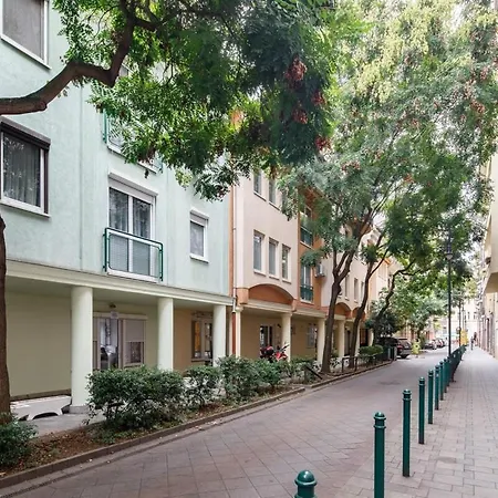 Central And Modern In Angels Street Apartment *