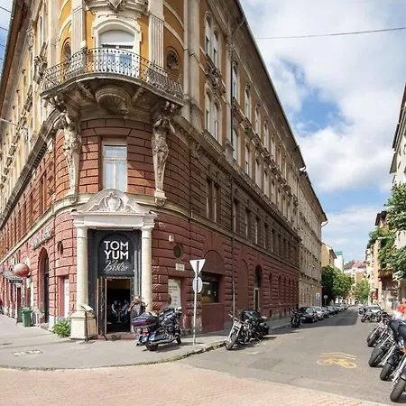Central And Modern In Angels Street Apartment *
