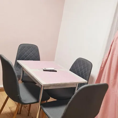 2 Separate Bedrooms And Living Fully Equipped With Ac Budapest