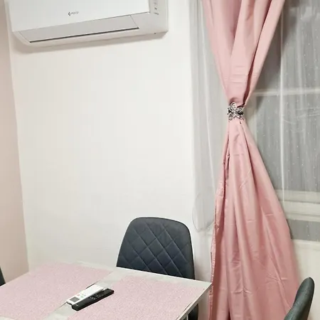 Apartman 2 Separate Bedrooms And Living Fully Equipped With Ac