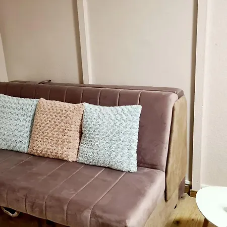 2 Separate Bedrooms And Living Fully Equipped With Ac * Budapest