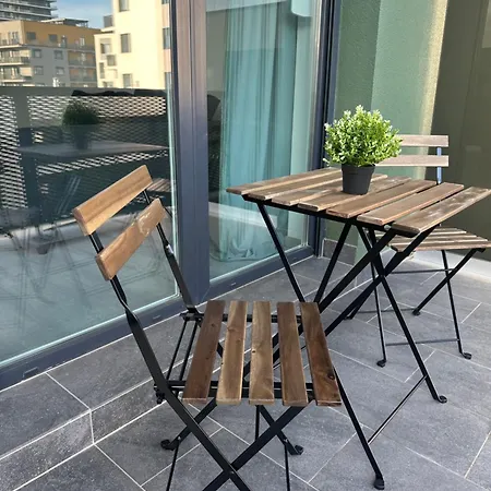 Apartament Modern Riverside With A Balcony And Garage