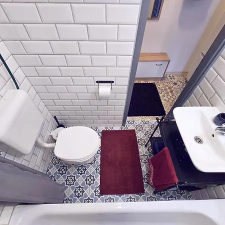 Cozy Nest Hideaway Apartment