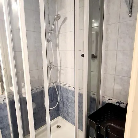 2 Separate Bedrooms And Living Fully Equipped With Ac Budapest