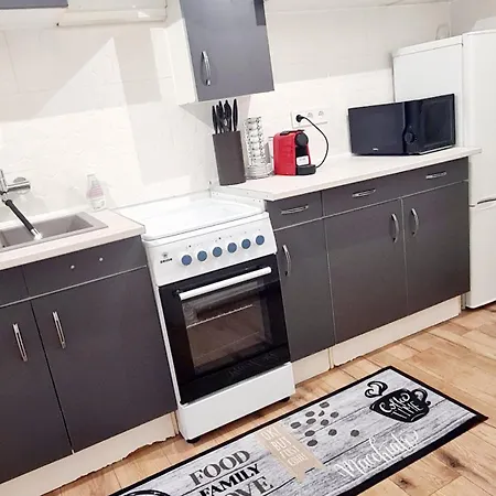 Apartman 2 Separate Bedrooms And Living Fully Equipped With Ac