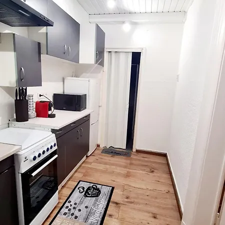 Apartman 2 Separate Bedrooms And Living Fully Equipped With Ac *