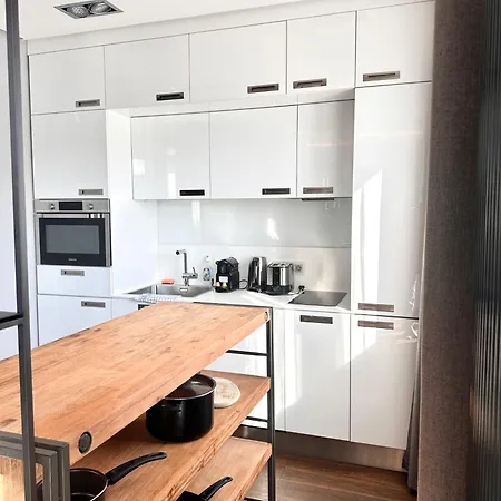 Riverside Luxury Panorama - Smarttv, Fastwifi Apartment *
