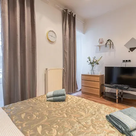 Vibes - 3 Bdrms Apartment *