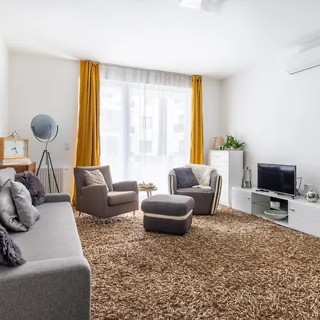 Bubbly Calm By Stn Apartment Budapest