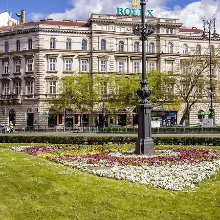 Apartment Wilson's Oktogon Square Budapest