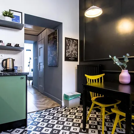 Wilson's Oktogon Square Apartment *