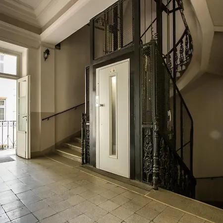 Apartment Wilson's Oktogon Square Budapest