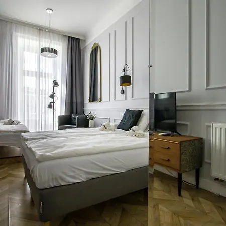 Wilson's Oktogon Square Apartment