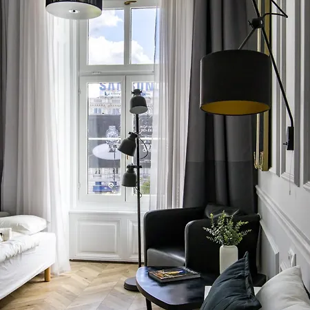 Wilson's Oktogon Square Apartment *