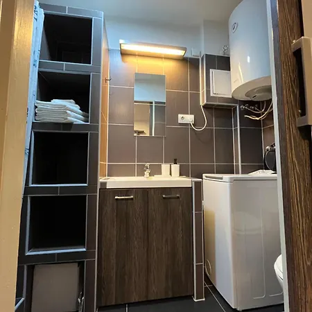 T 62 Apartment *