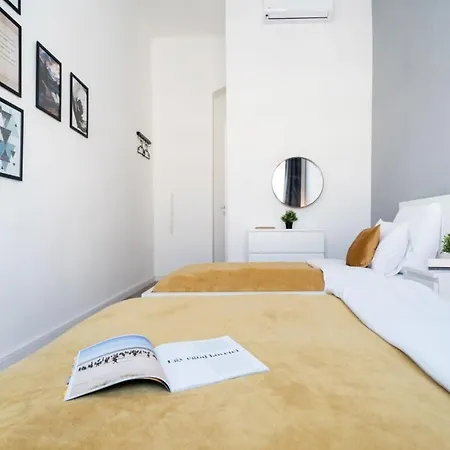 Apartment Large At Perfect Location *